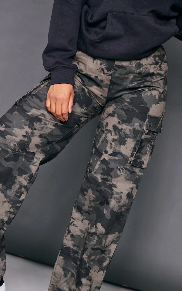 Pantalon Cargo Large Ceinturé Anthracite Imprimé Camouflage à Taille Haute – Image 4