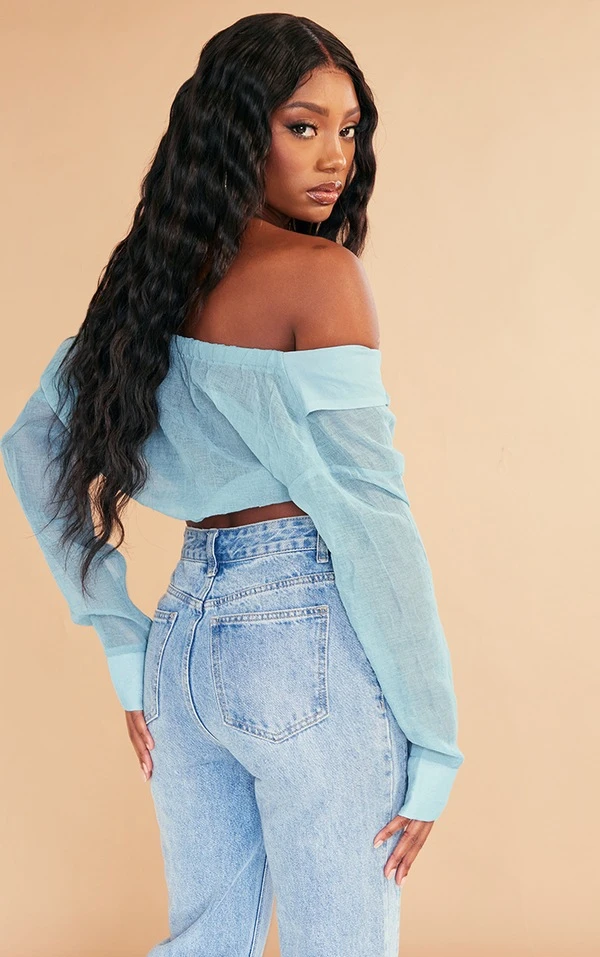 Blouse Texturée Transparente Bleue à Col Bardot – Image 2