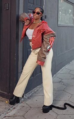 Pantalon Droit En Similicuir Crème à Détail Froncé Et Poches