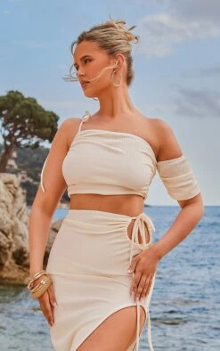 Crop Top Asymétrique Texturé Crème à Manche Unique