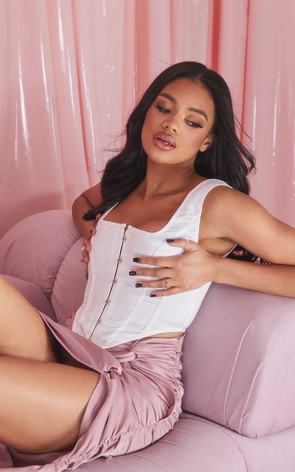 Corset Satiné Blanc à Agrafes Et Ourlet Incurvé