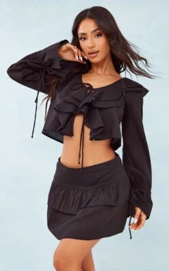 Petite Blouse En Effet Lin Noir Nouée Devant à Volants