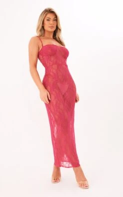 Robe Bustier Longue Rose Vif En Dentelle Transparente Ă Bretelles